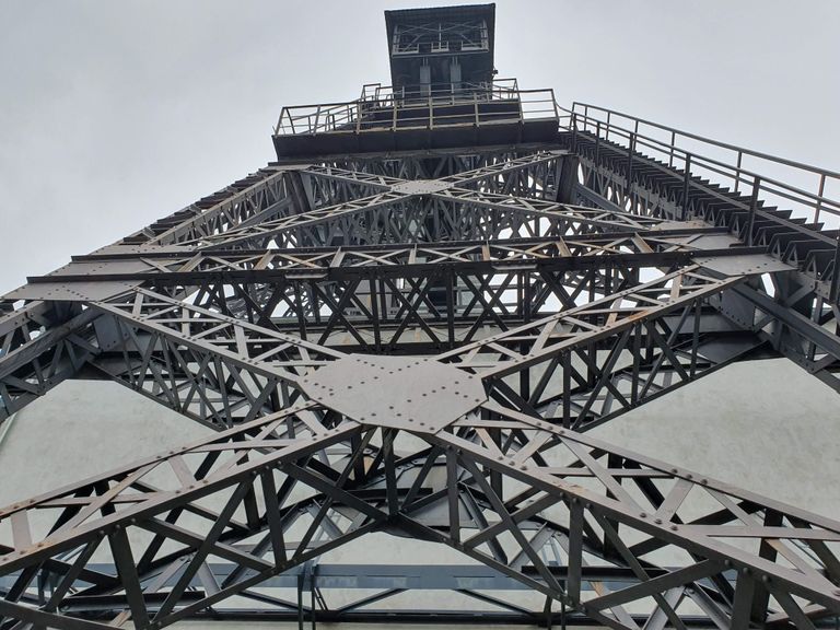 ocelová konstrukce věže